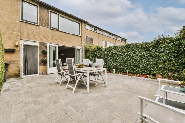 Cost of Courtyard Resurfacing in Greenwood